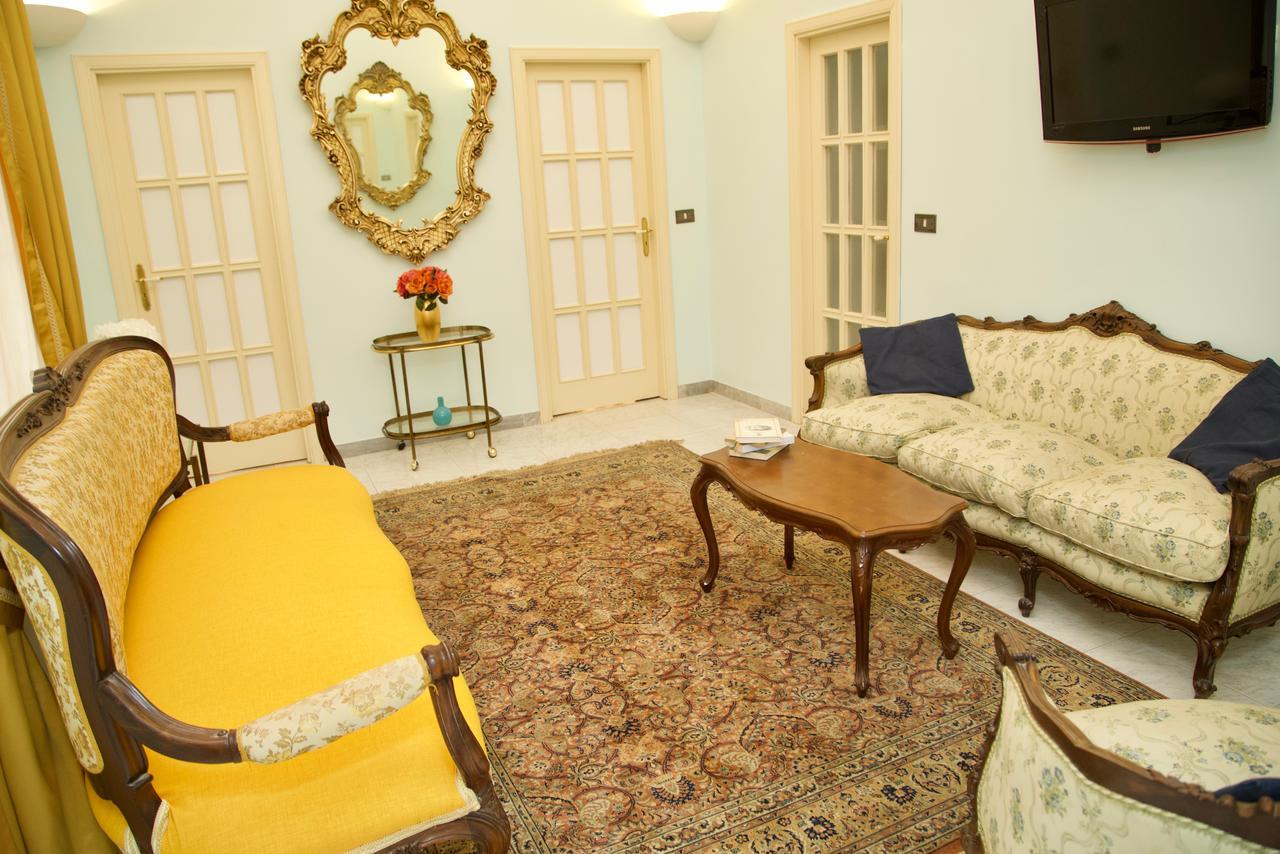 La Terrazza Di Dante Bed & Breakfast Napoli Bagian luar foto