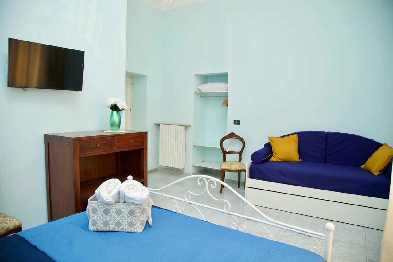 La Terrazza Di Dante Bed & Breakfast Napoli Bagian luar foto