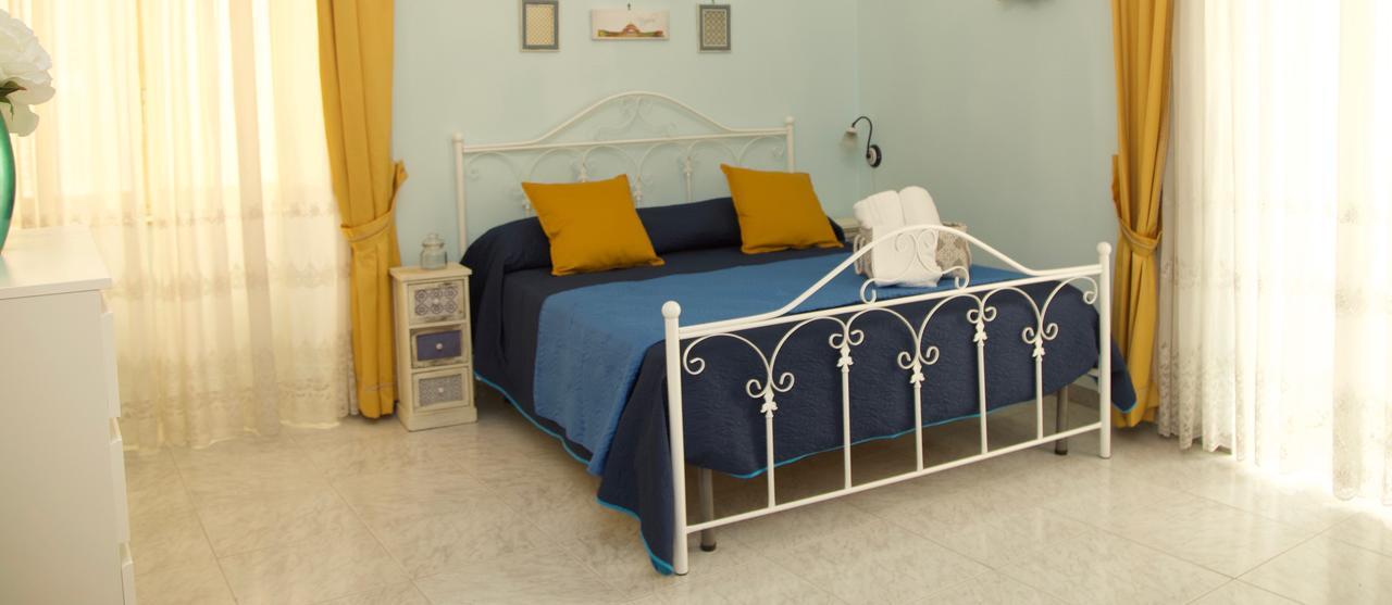 La Terrazza Di Dante Bed & Breakfast Napoli Bagian luar foto