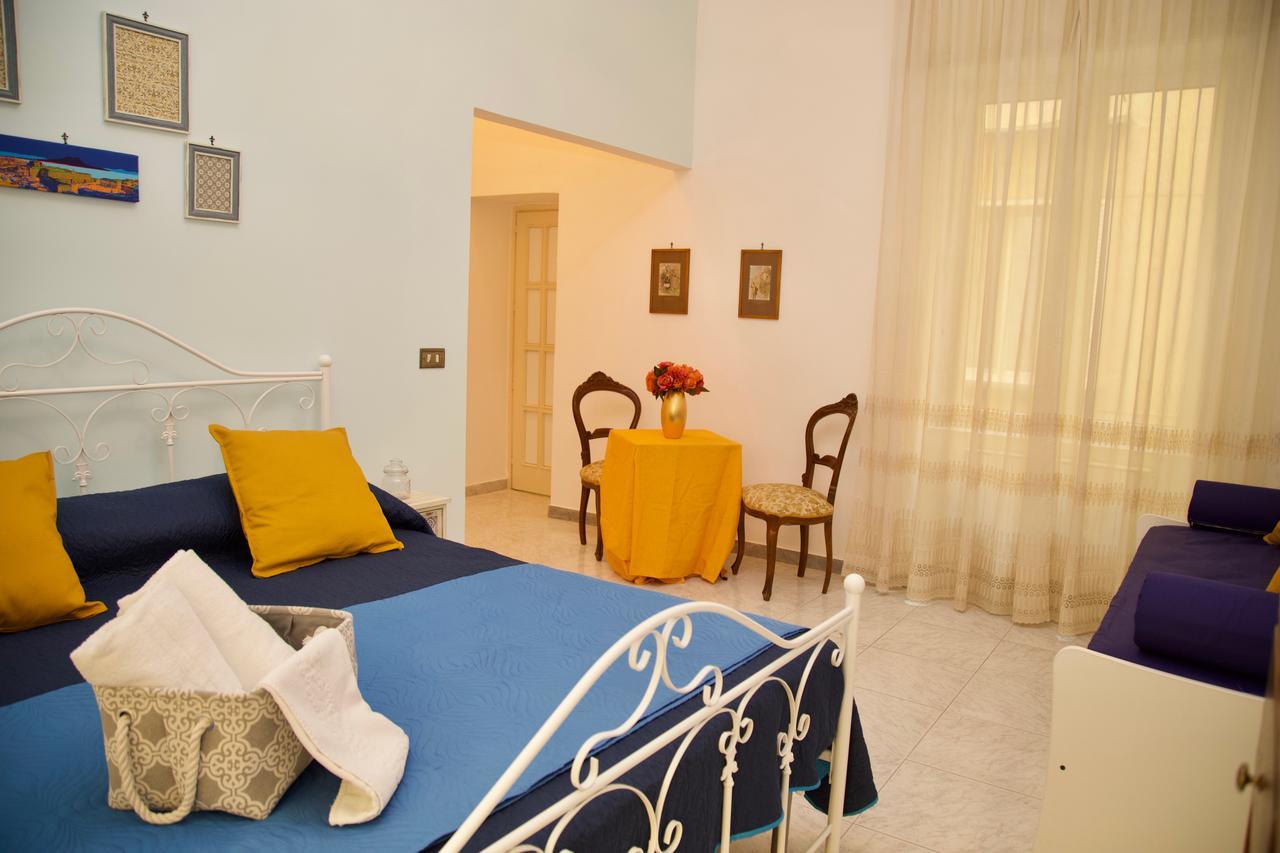 La Terrazza Di Dante Bed & Breakfast Napoli Bagian luar foto