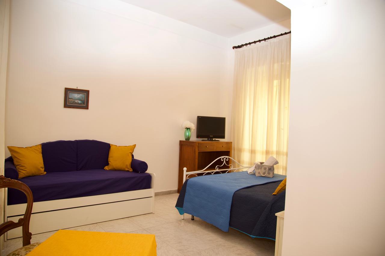 La Terrazza Di Dante Bed & Breakfast Napoli Bagian luar foto