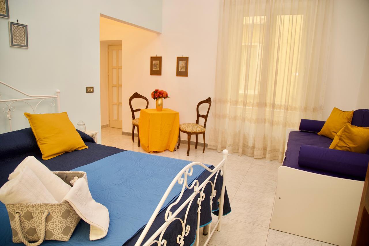 La Terrazza Di Dante Bed & Breakfast Napoli Bagian luar foto