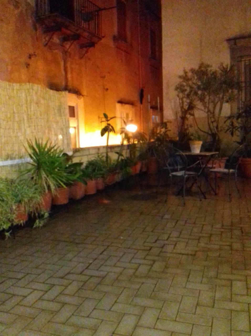 La Terrazza Di Dante Bed & Breakfast Napoli Bagian luar foto