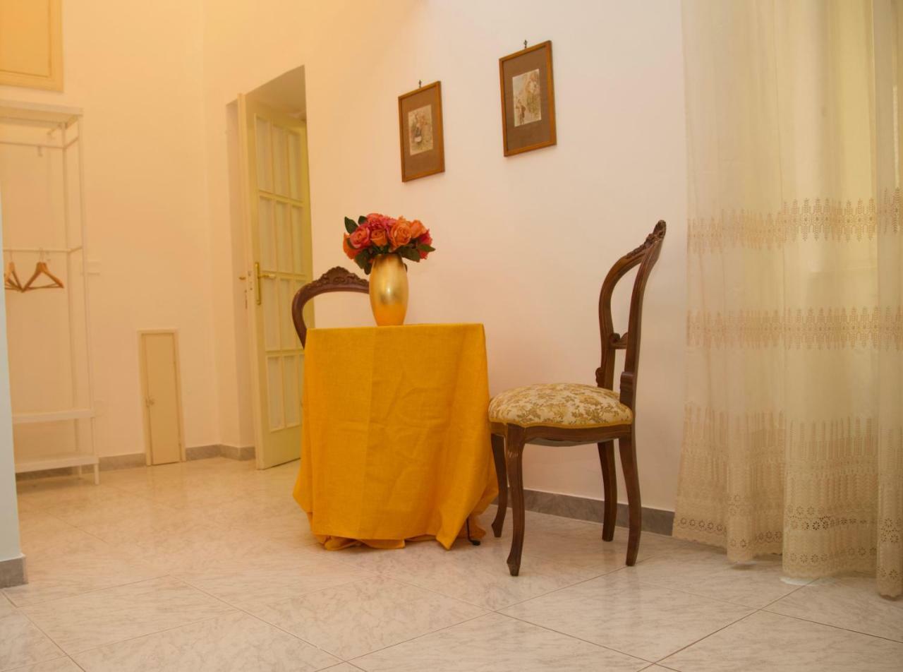 La Terrazza Di Dante Bed & Breakfast Napoli Bagian luar foto