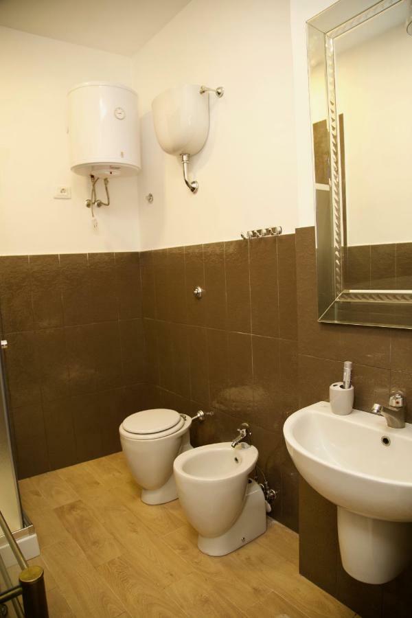 La Terrazza Di Dante Bed & Breakfast Napoli Bagian luar foto